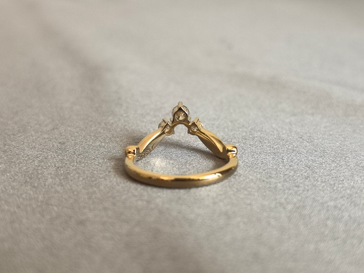 Juno Diamond RO-064 | Three Stone Leaf-Textured Split-Shoulder Lab-Grown Diamond Arc Ring in Yellow Gold Ring