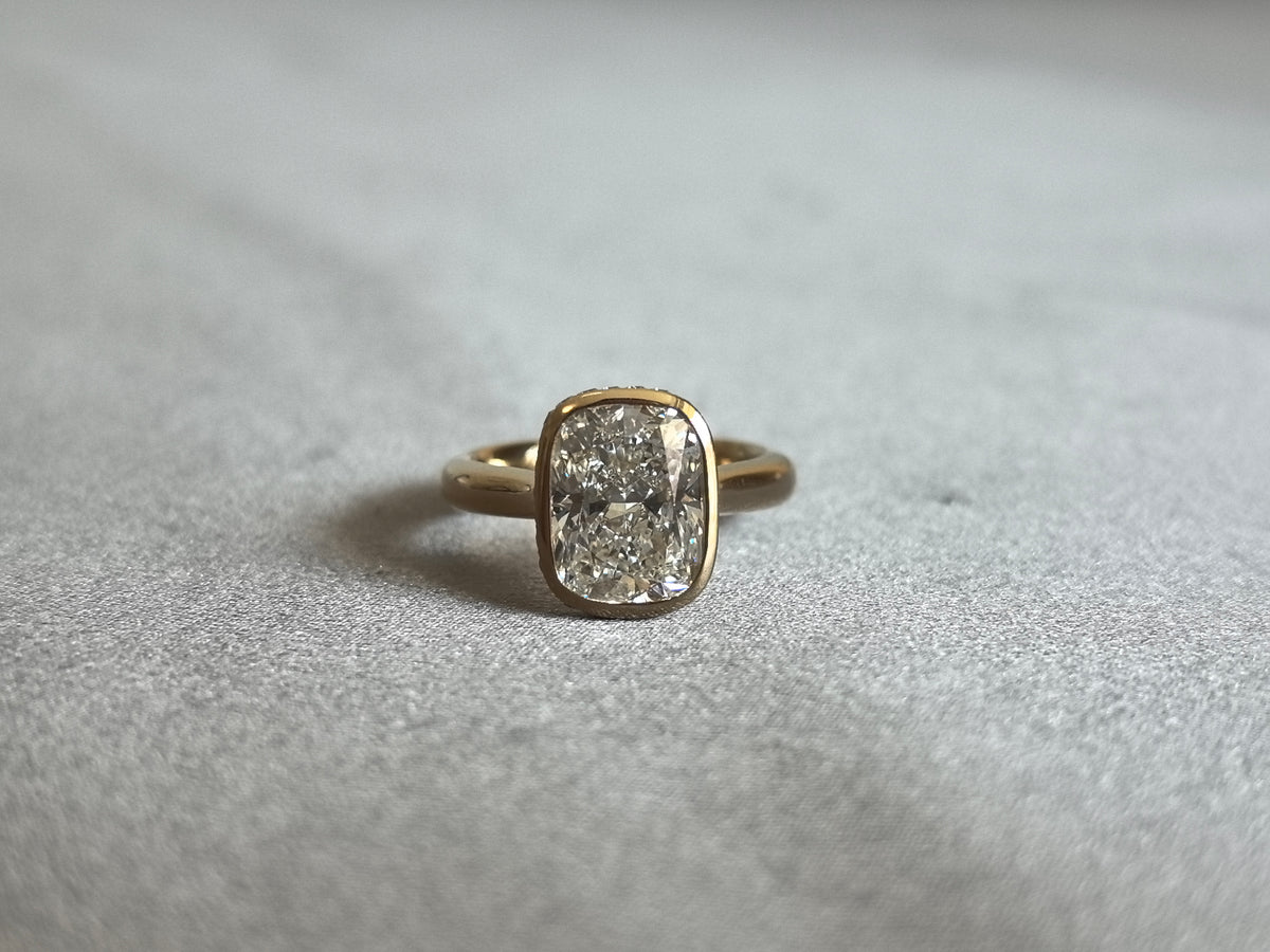 Juno Diamond CU-031 | 2.5 Carat Yellow Cushion Lab-Grown Diamond Enclosed Halo Bezel Ring in Yellow Gold Ring