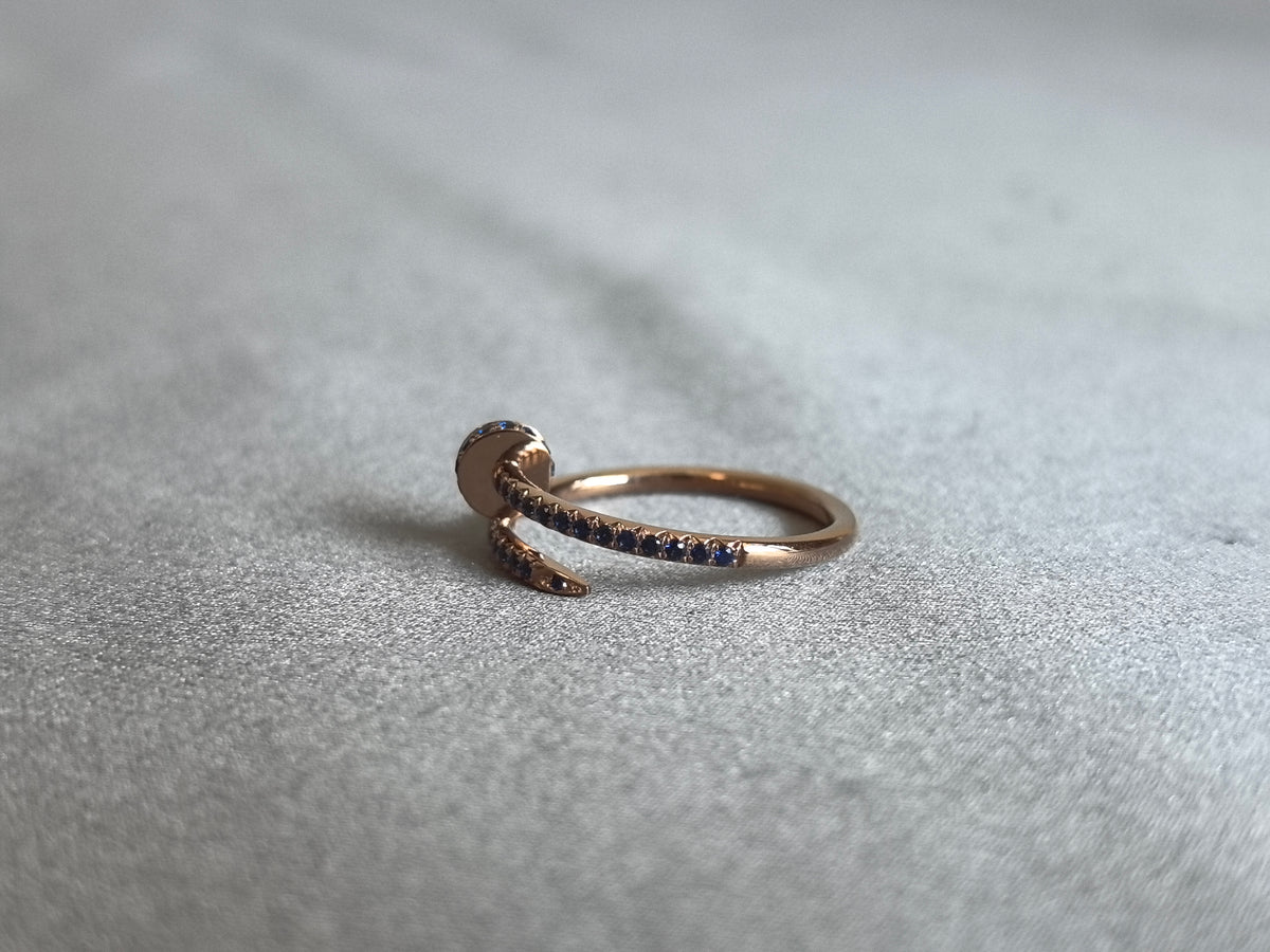 Juno Diamond O-037 | Blue Pavé Lab-Grown Diamond Nail Wrap Ring with Cluster Head in Yellow Gold Ring