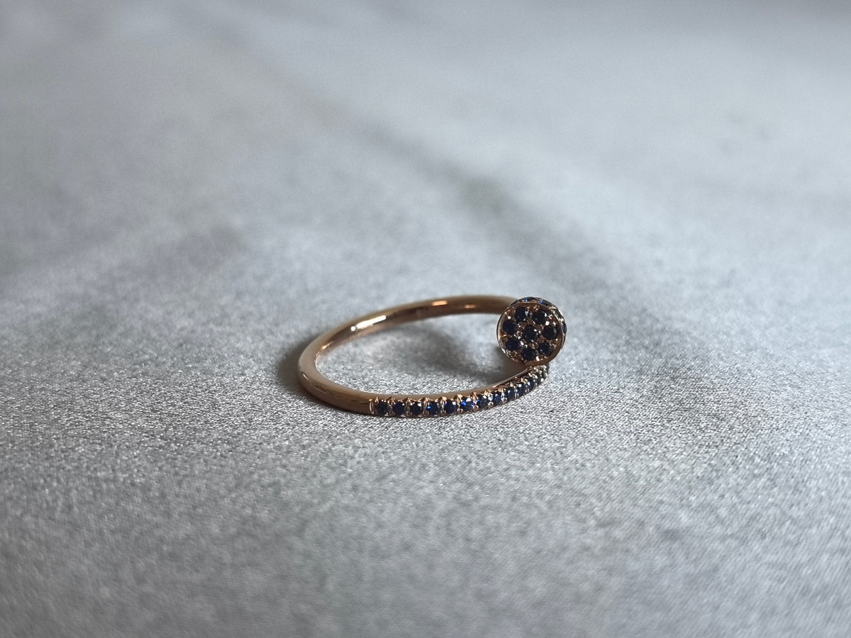Juno Diamond O-037 | Blue Pavé Lab-Grown Diamond Nail Wrap Ring with Cluster Head in Yellow Gold Ring