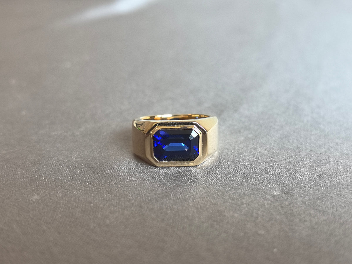 Juno Diamond EM-038 | 5 Carat Blue Emerald-Cut Sapphire Wide-Shoulder Signet Ring Ring