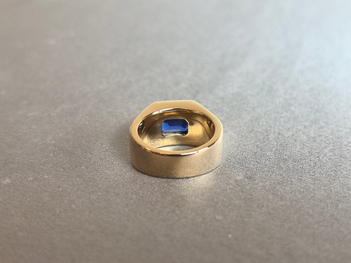 Juno Diamond EM-038 | 5 Carat Blue Emerald-Cut Sapphire Wide-Shoulder Signet Ring Ring