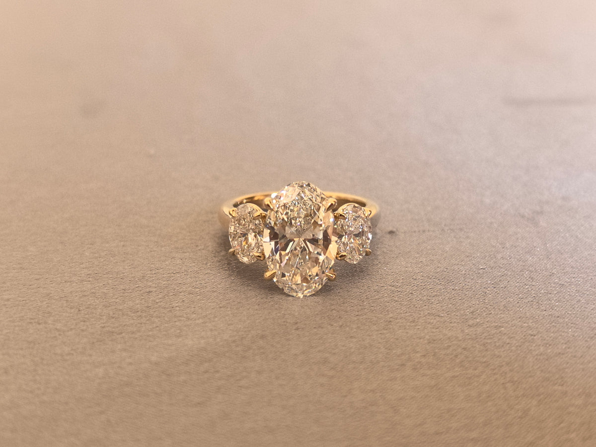 Juno Diamond OV-103 | 3 Carat Oval-Cut Lab-Grown Diamond Graduated Three-Stone Ring Ring