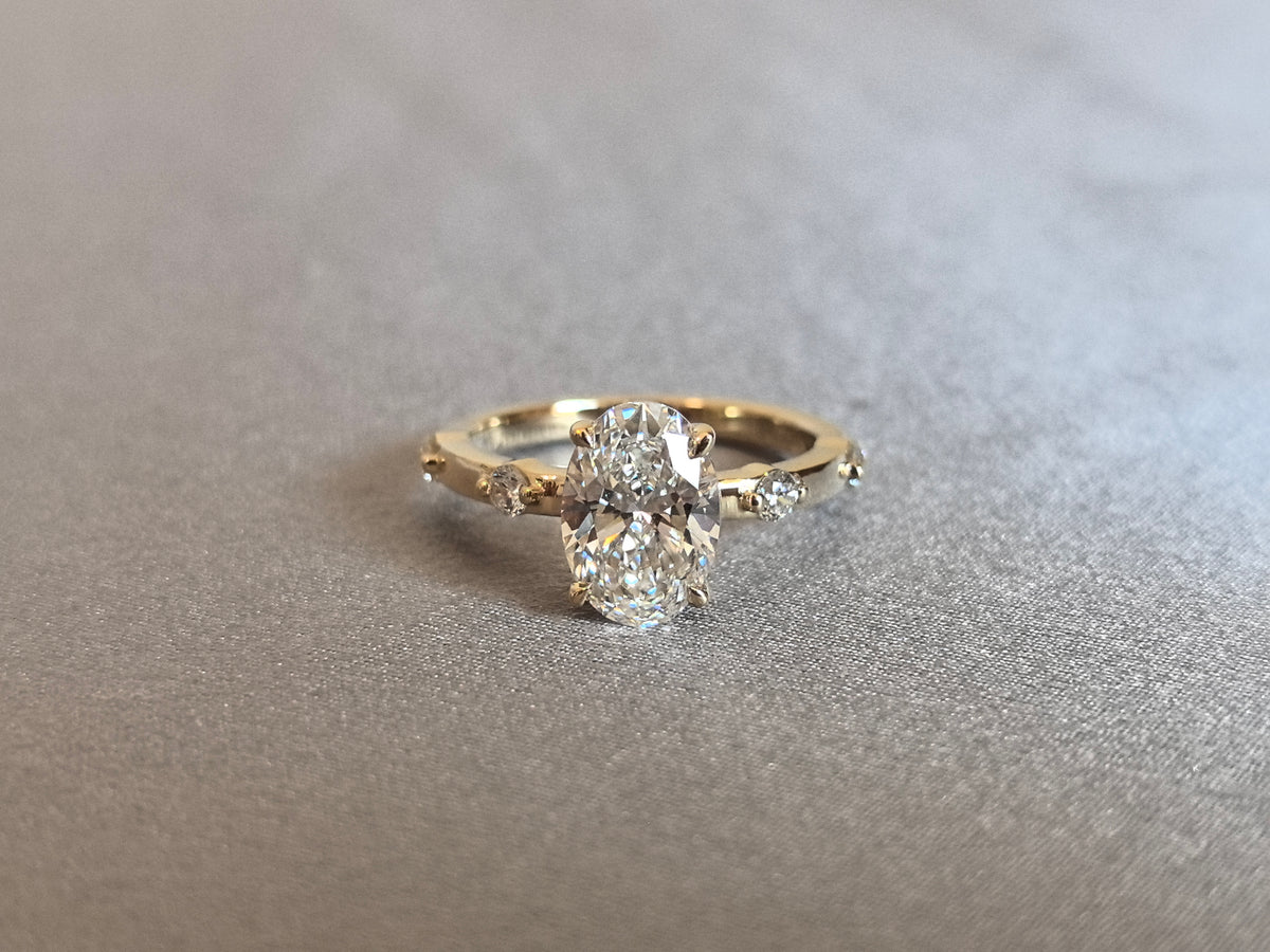 Juno Diamond OV-104 | 2.5 Carat Oval-Cut Lab-Grown Diamond Staggered Shoulder Ring Ring
