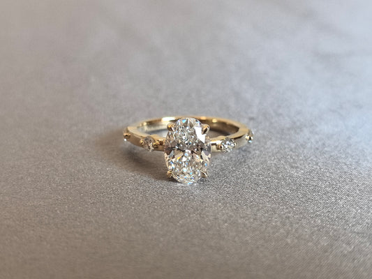 Juno Diamond OV-104 | 2.5 Carat Oval-Cut Lab-Grown Diamond Staggered Shoulder Ring Ring