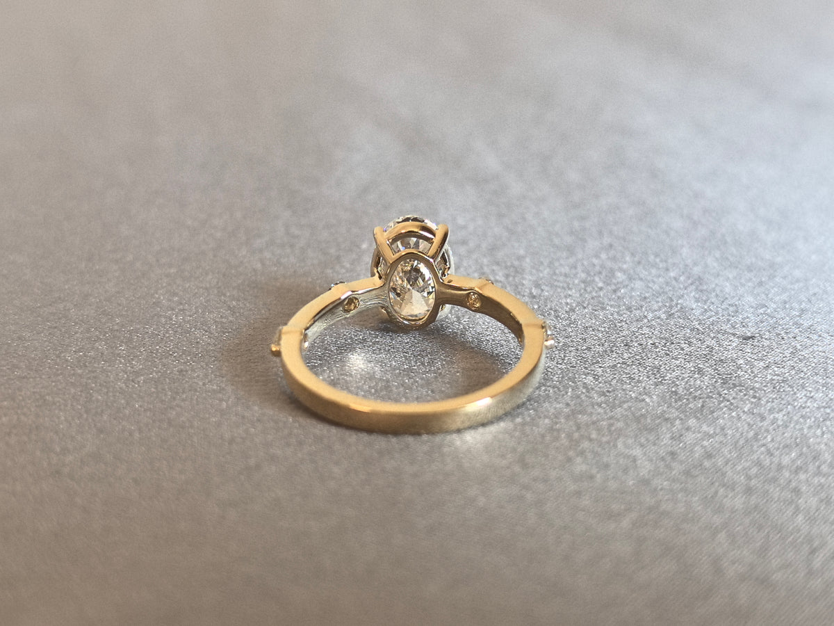 Juno Diamond OV-104 | 2.5 Carat Oval-Cut Lab-Grown Diamond Staggered Shoulder Ring Ring