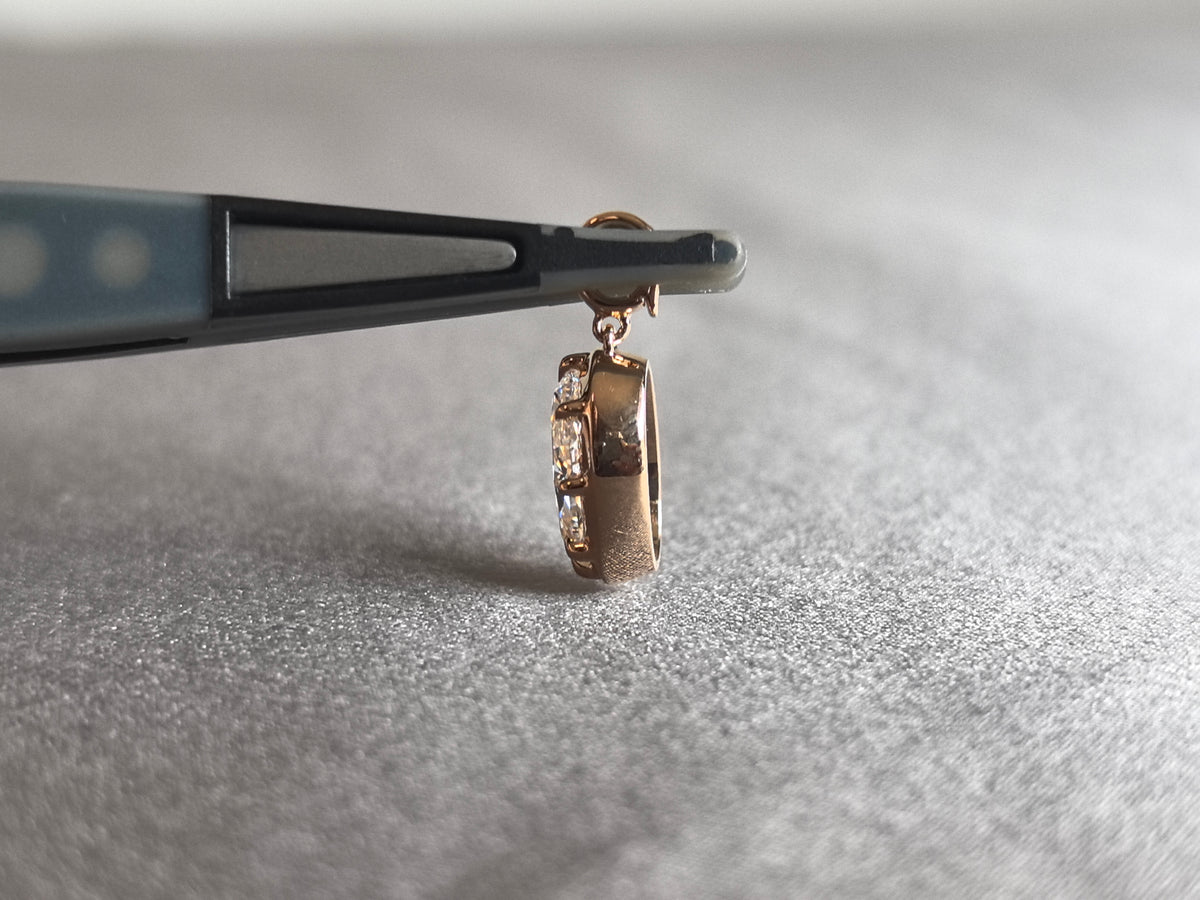 Juno Diamond P-023 | 2.5 Carat Oval-Cut Lab-Grown Diamond Open-Gallery Bail Pendant Pendant