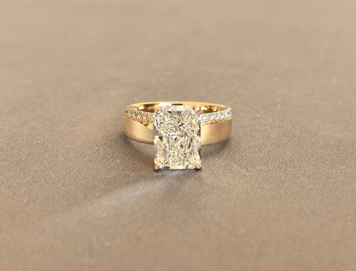Juno Diamond RD-033 | 4 Carat Radiant-Cut Lab-Grown Diamond Split-Level Wide Band Ring Ring