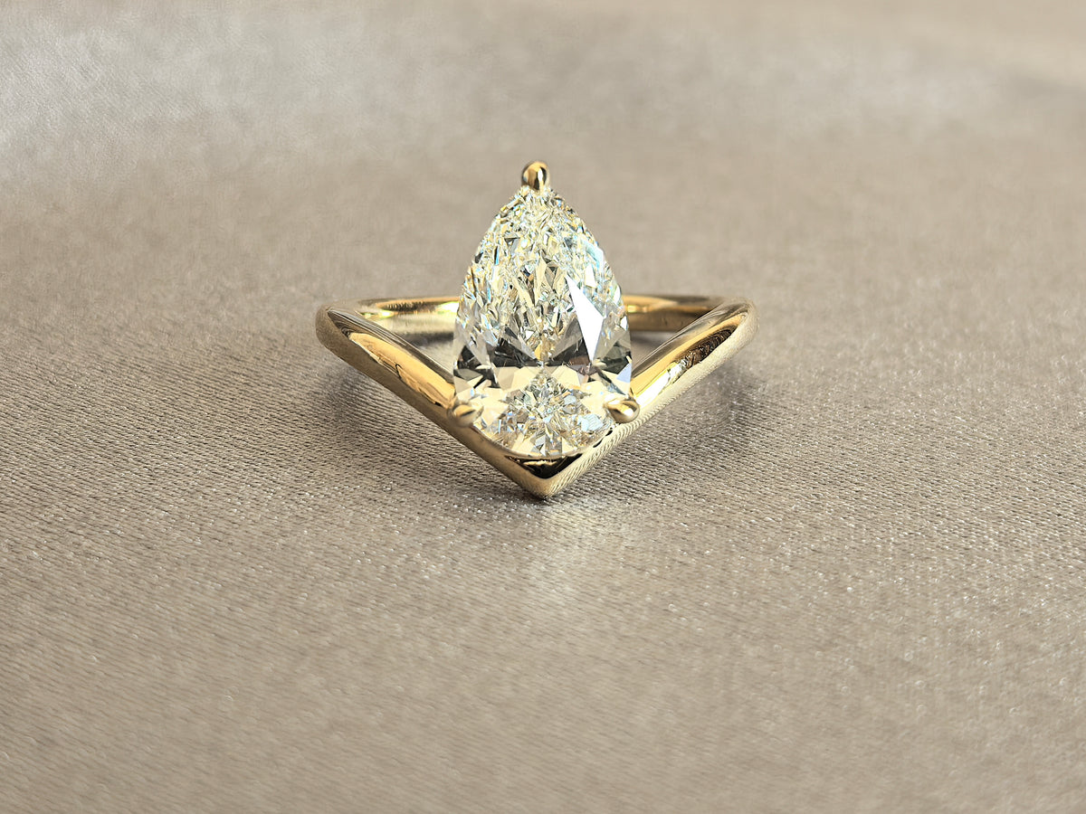 Juno Diamond MX-006 | 2 Carat Pear-Cut & Round-Cut Lab-Grown Diamond Two-Stone Ring