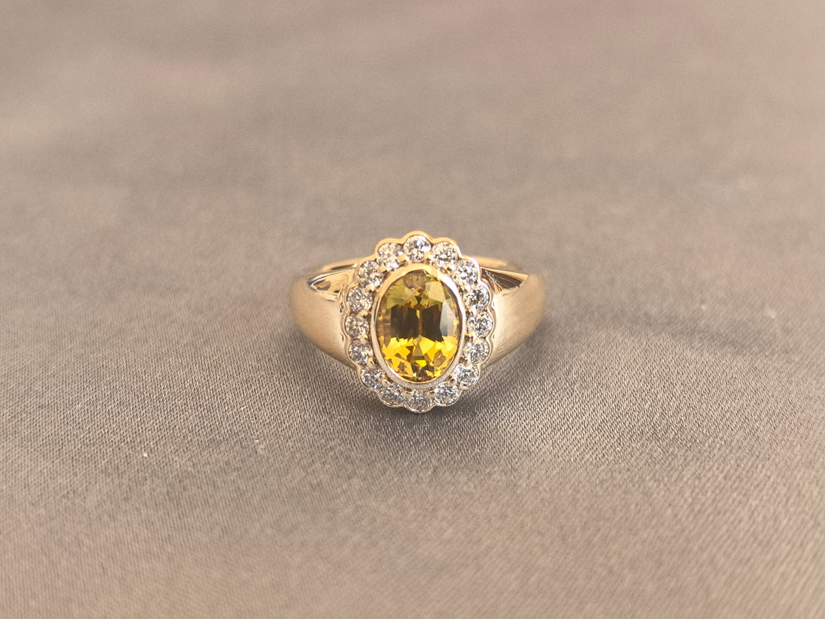 Juno Diamond OV-080 | Yellow Oval Lab-Grown Diamond Vintage Halo Ring With Scalloped Tapered Band In Yellow Gold