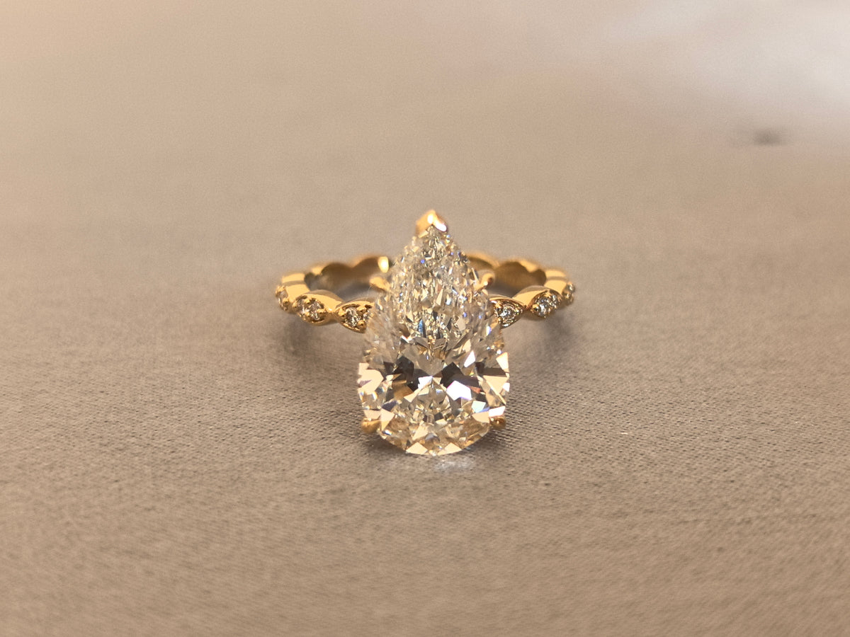 Juno Diamond PE-032 | 3 Carat Pear-Cut Lab-Grown Diamond Pavé Band Ring