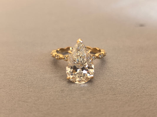 Juno Diamond PE-032 | 3 Carat Pear-Cut Lab-Grown Diamond Pavé Band Ring