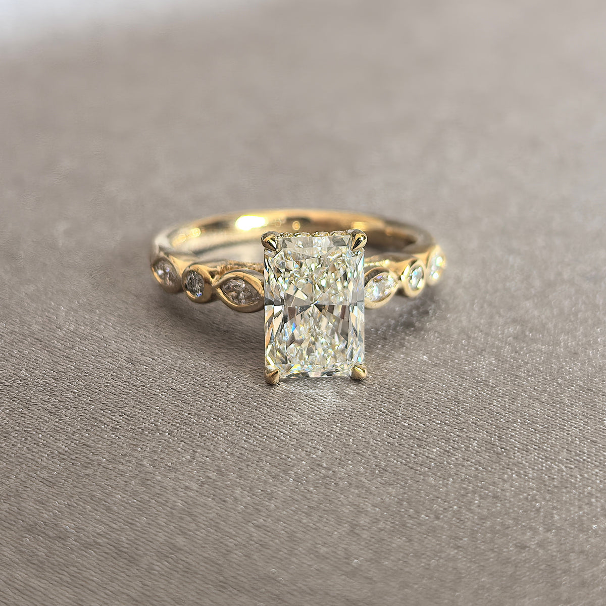 Juno Diamond RD-031 | 1 Carat Radiant-Cut Lab-Grown Diamond Halo Ring