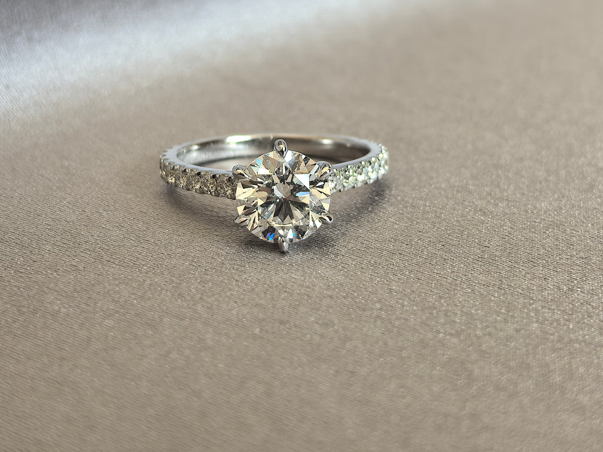 Juno Diamond RO-041 | 2 Carat Round Lab-Grown Diamond Ring With Continuous Pavé Band
