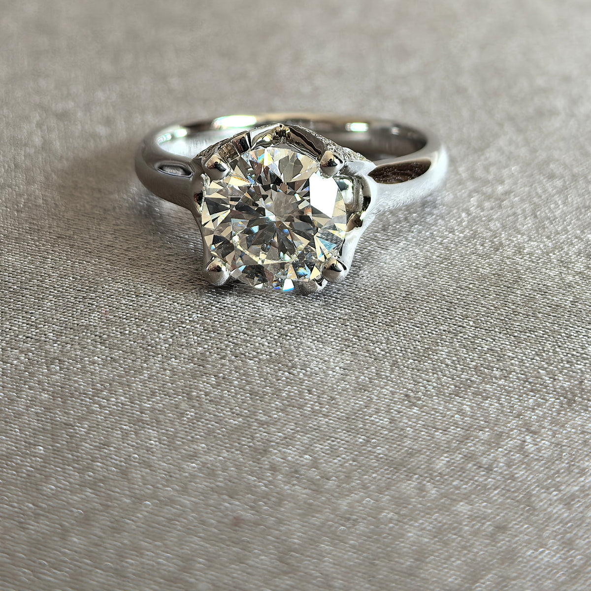 Juno Diamond RO-038 | 1 Carat Round Lab-Grown Diamond Pavé-Embellished Six-Prong Ring