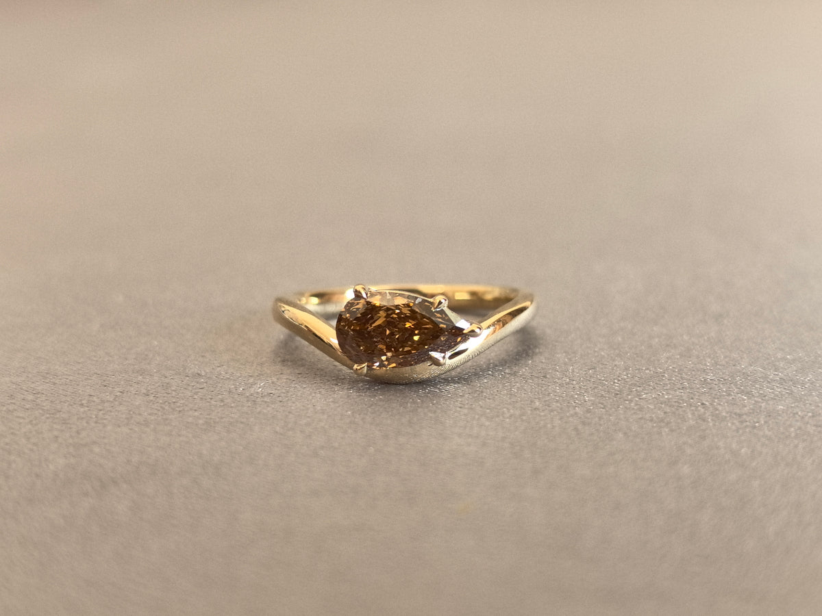 Juno Diamond PE-046 | 1 Carat Brown Pear-Cut Lab-Grown Diamond Solitaire Ring With Cradling Curved Shoulders
