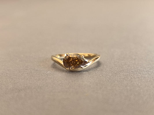 Juno Diamond PE-046 | 1 Carat Brown Pear-Cut Lab-Grown Diamond Solitaire Ring With Cradling Curved Shoulders