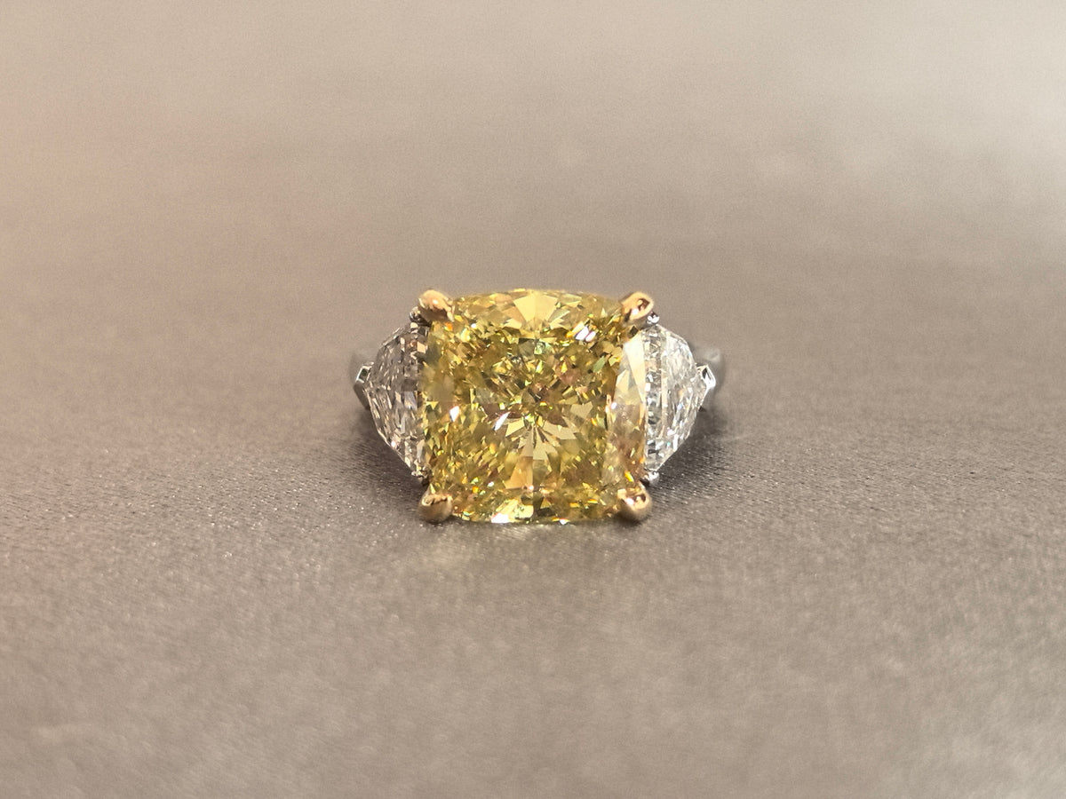 Juno Diamond CU-025 | 10 Carat Yellow Cushion-Cut Lab-Grown Diamond Three-Stone Ring With Trapezoid Shield Side Stones