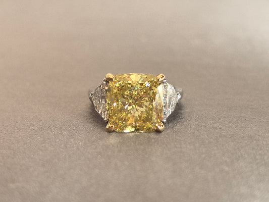 Juno Diamond CU-025 | 10 Carat Yellow Cushion-Cut Lab-Grown Diamond Three-Stone Ring With Trapezoid Shield Side Stones