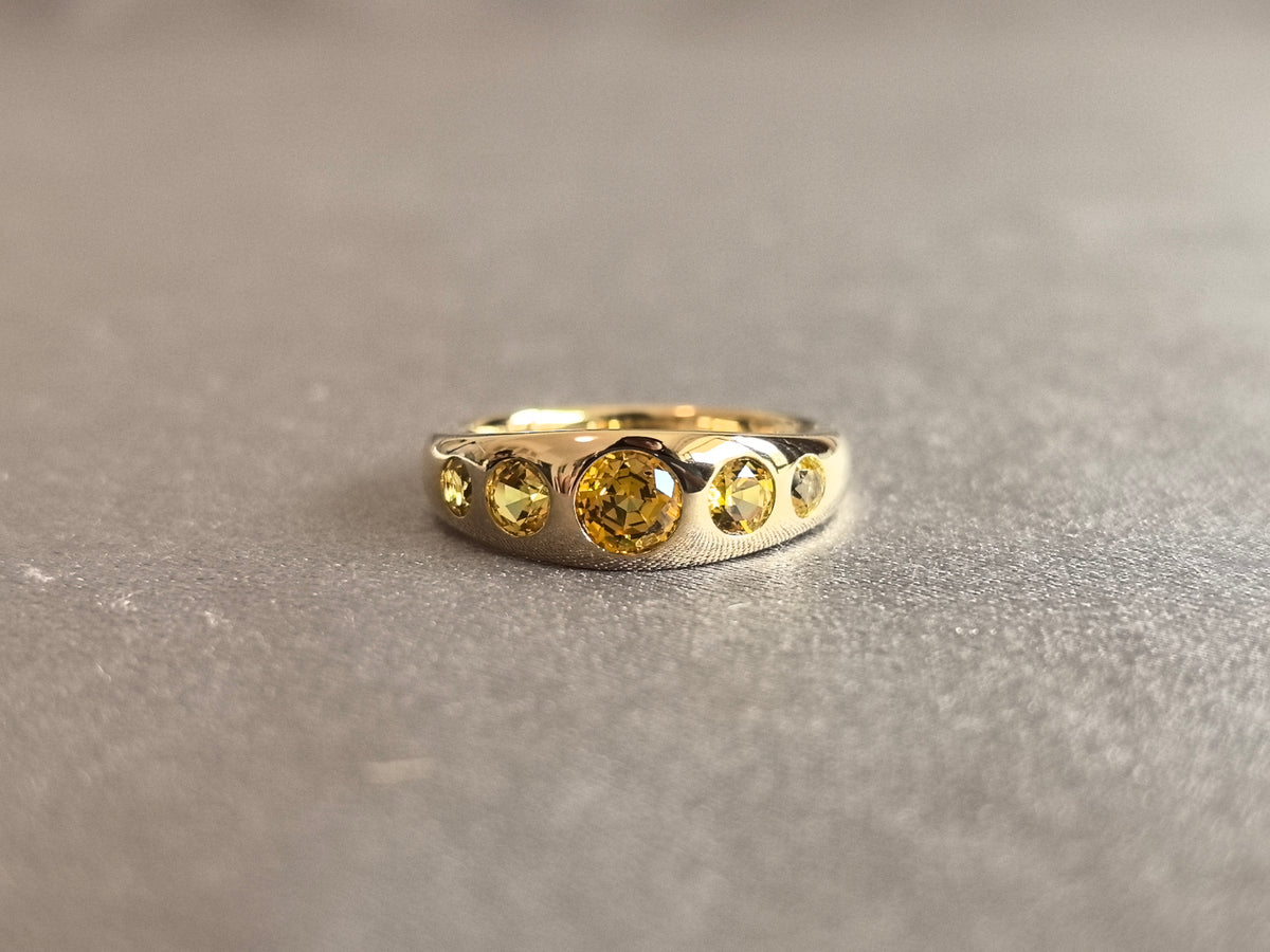 Juno Diamond RO-058 | 0.5 Carat Round-Cut Lab-Grown Diamond Graduated Five-Stone Bezel Ring In Yellow Gold