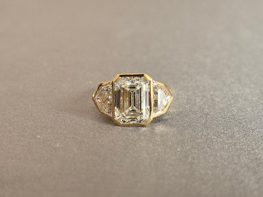 Juno Diamond EM-032 | 5 Carat Emerald-Cut Lab-Grown Diamond Three-Stone Full-Bezel Ring with Trapezoid Side Stones