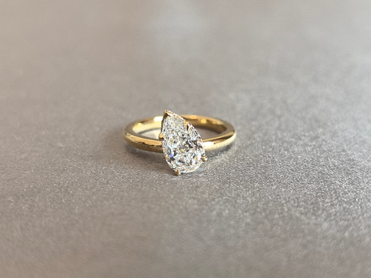 Juno Diamond PE-048 | 1 Carat Pear-Cut Lab-Grown Diamond Pavé-Halo Ring in Yellow Gold