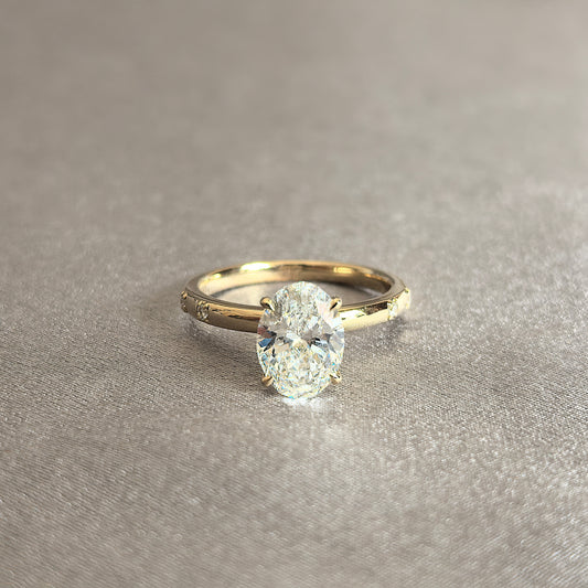 Juno Diamond OV-100 | Oval-Cut Lab-Grown Diamond Ring With Pavé Leaf-Accented Band In Yellow Gold