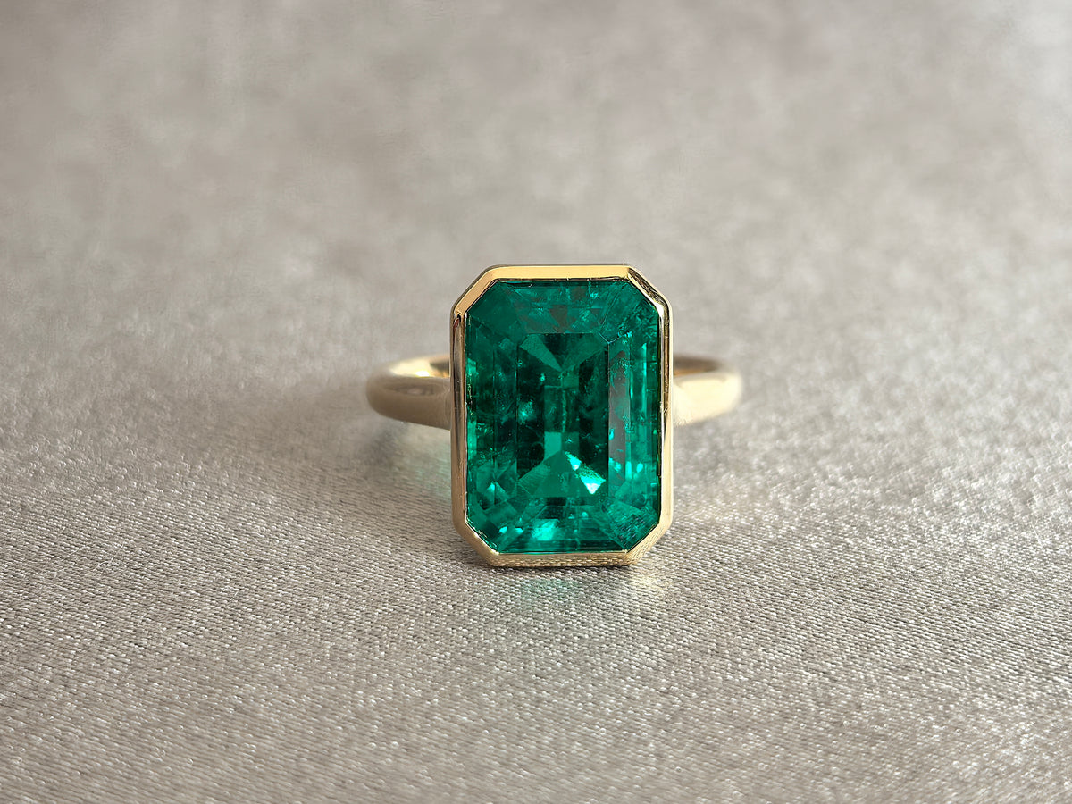 Juno Diamond EM-016 | 2 Carat Green Emerald-Cut Lab-Grown Diamond Three-Stone Bezel-Set Ring