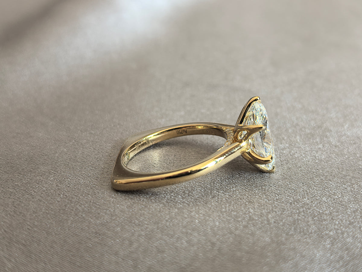 Juno Diamond PE-033 | 2 Carat Pear-Cut Lab-Grown Diamond Solitaire Ring With Marquise Accent And Pavé Band