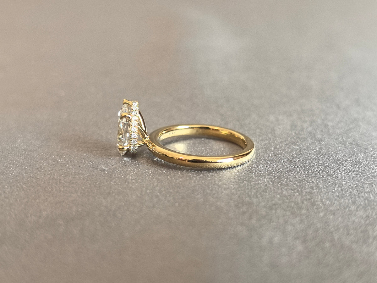 Juno Diamond PE-048 | 1 Carat Pear-Cut Lab-Grown Diamond Pavé-Halo Ring in Yellow Gold
