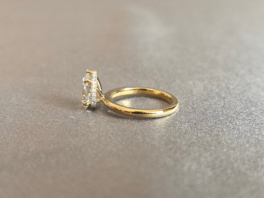 Juno Diamond PE-048 | 1 Carat Pear-Cut Lab-Grown Diamond Pavé-Halo Ring in Yellow Gold
