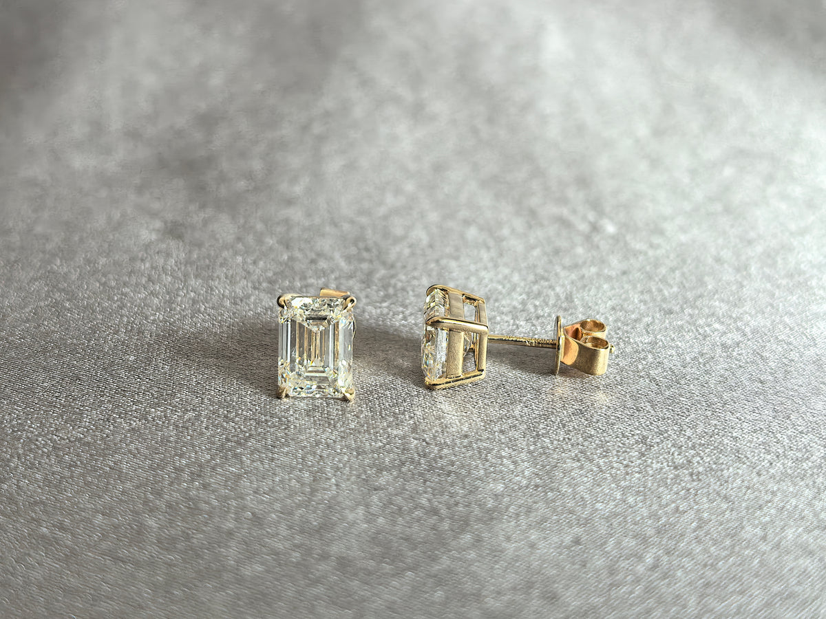 Juno Diamond E-032 | 1 Carat Emerald-Cut Lab-Grown Diamond Stud Earrings With Four-Prong Mount