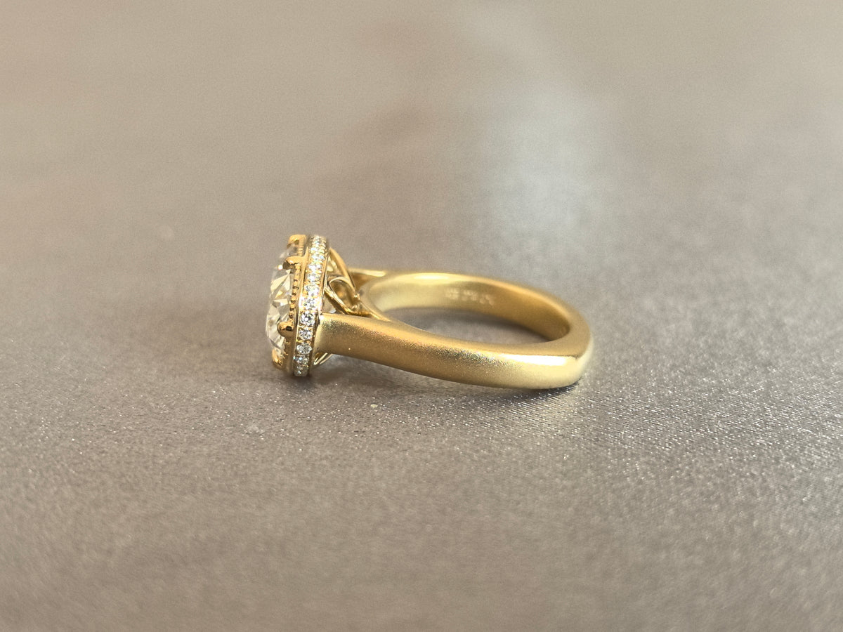 Juno Diamond OV-083 | Oval-Cut Lab-Grown Diamond 1-Stone Pavé Band Halo Ring