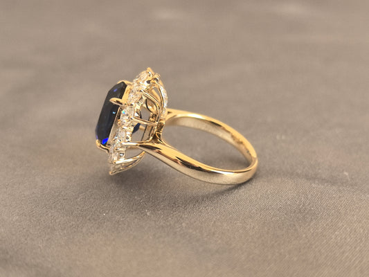 Juno Diamond OV-079 | Blue Oval Lab-Grown Diamond Halo Ring With Sculpted Split Shank