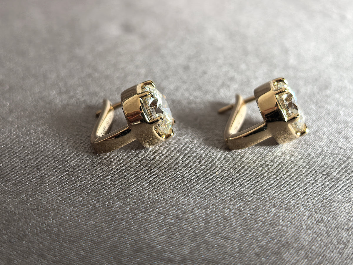 Juno Diamond E-033 | 2 Carat Round-Cut Lab-Grown Diamond Bezel-Set Stud Earrings