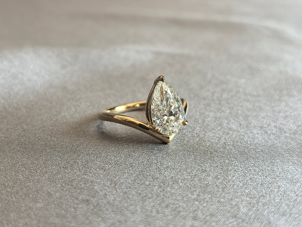Juno Diamond MX-006 | 2 Carat Pear-Cut & Round-Cut Lab-Grown Diamond Two-Stone Ring