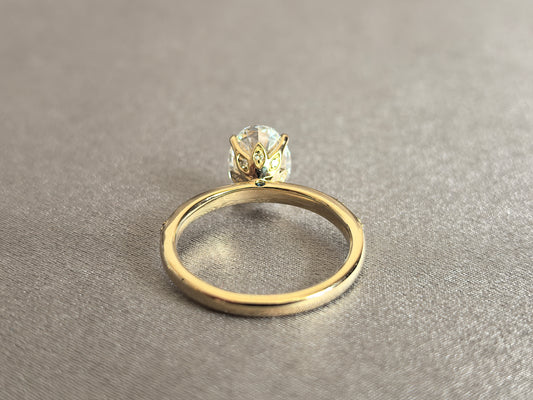 Juno Diamond OV-100 | Oval-Cut Lab-Grown Diamond Ring With Pavé Leaf-Accented Band In Yellow Gold