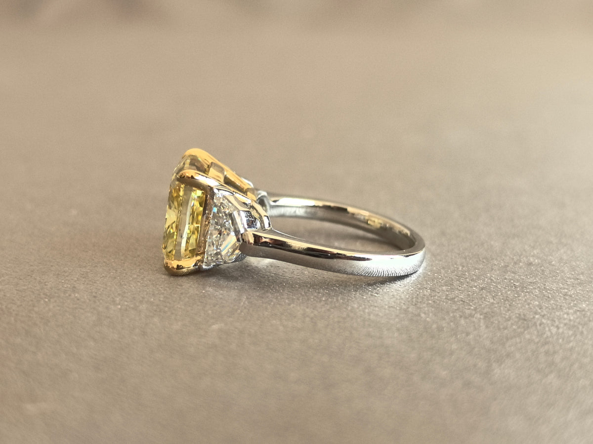 Juno Diamond CU-025 | 10 Carat Yellow Cushion-Cut Lab-Grown Diamond Three-Stone Ring With Trapezoid Shield Side Stones