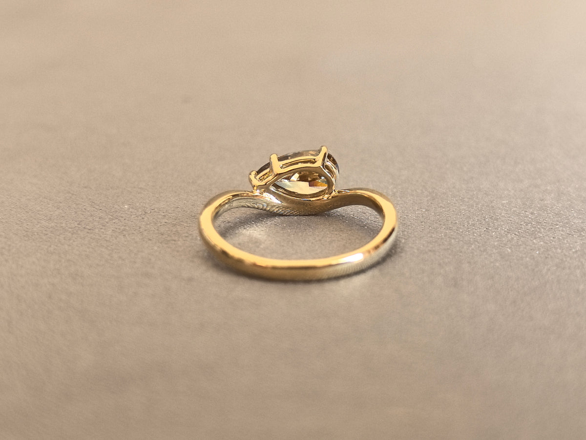 Juno Diamond PE-046 | 1 Carat Brown Pear-Cut Lab-Grown Diamond Solitaire Ring With Cradling Curved Shoulders