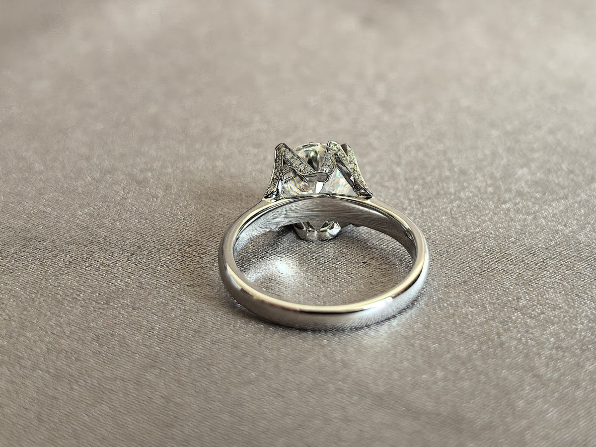 Juno Diamond RO-038 | 1 Carat Round Lab-Grown Diamond Pavé-Embellished Six-Prong Ring