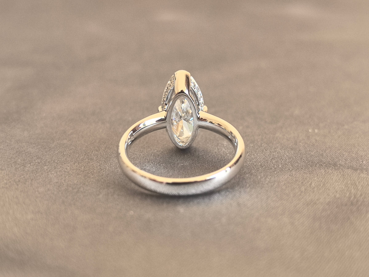 Juno Diamond MA-072 | Marquise Lab-Grown Diamond Ring With Pavé-Set Shoulders In White Gold