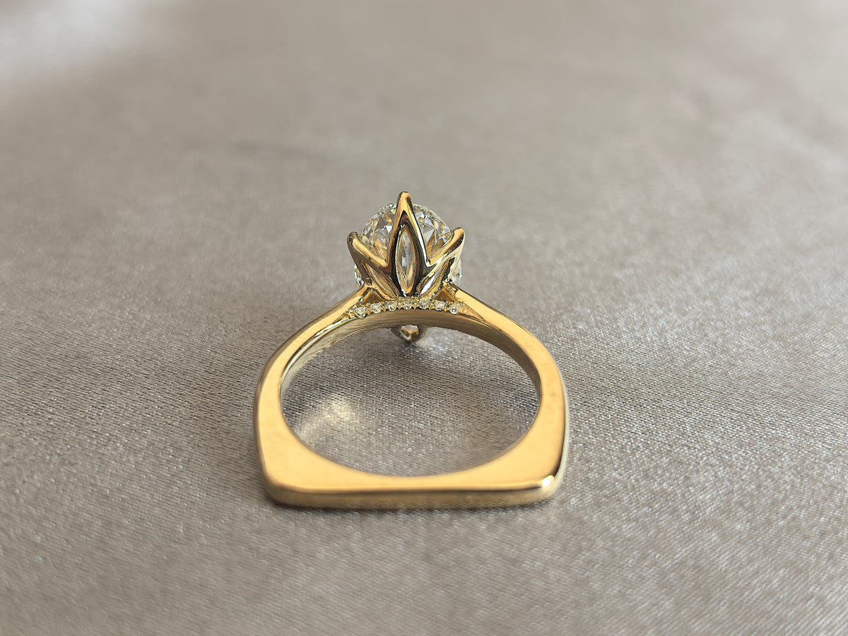 Juno Diamond PE-033 | 2 Carat Pear-Cut Lab-Grown Diamond Solitaire Ring With Marquise Accent And Pavé Band