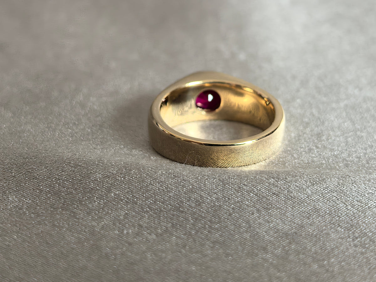 Juno Diamond RO-040 | Red Round-Cut Lab-Grown Diamond Bezel-Set Ring In Yellow Gold