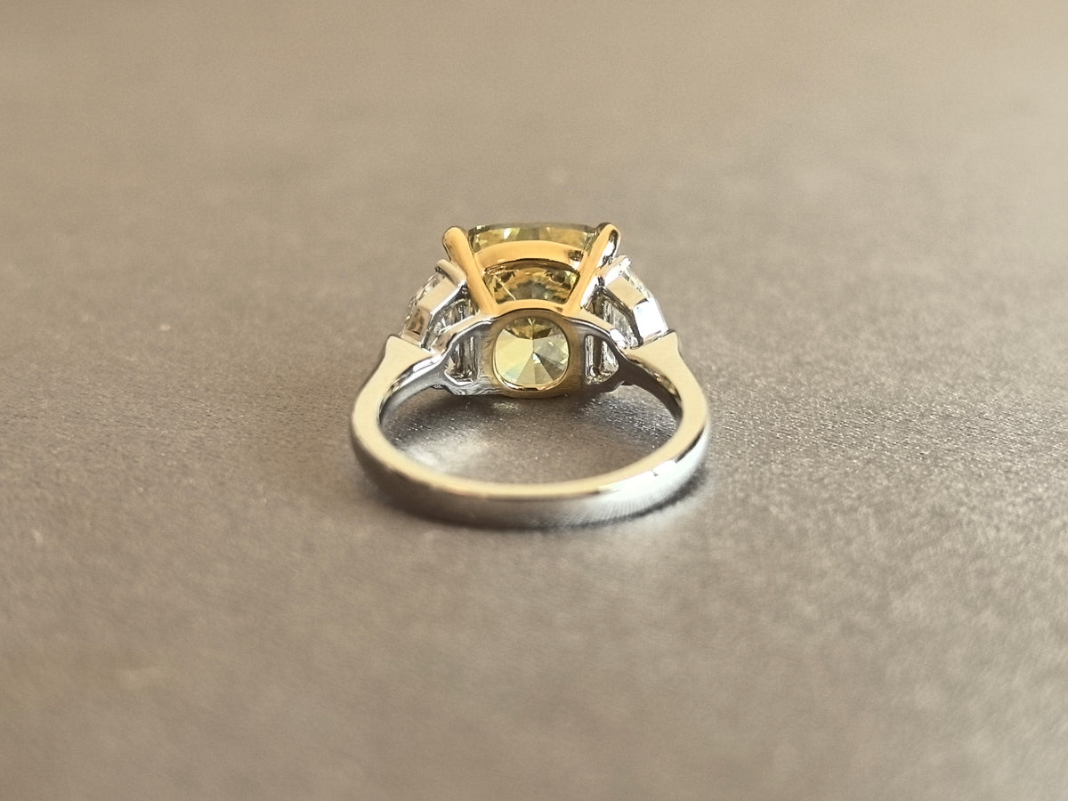 Juno Diamond CU-025 | 10 Carat Yellow Cushion-Cut Lab-Grown Diamond Three-Stone Ring With Trapezoid Shield Side Stones