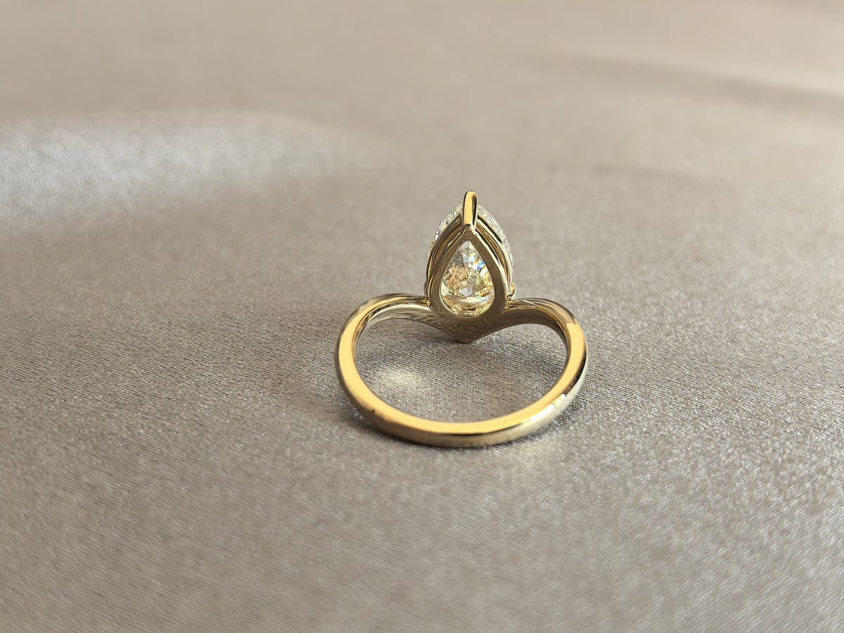 Juno Diamond MX-006 | 2 Carat Pear-Cut & Round-Cut Lab-Grown Diamond Two-Stone Ring