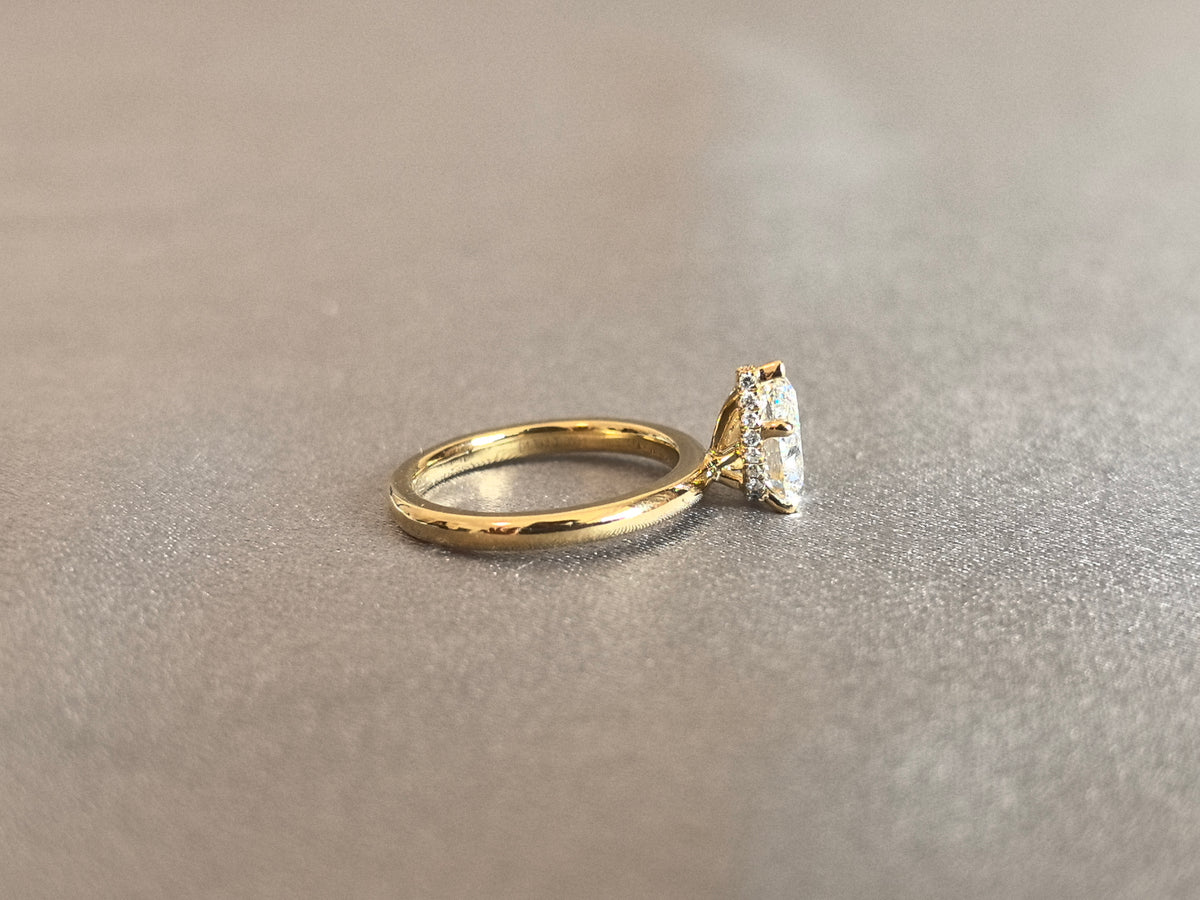 Juno Diamond PE-048 | 1 Carat Pear-Cut Lab-Grown Diamond Pavé-Halo Ring in Yellow Gold