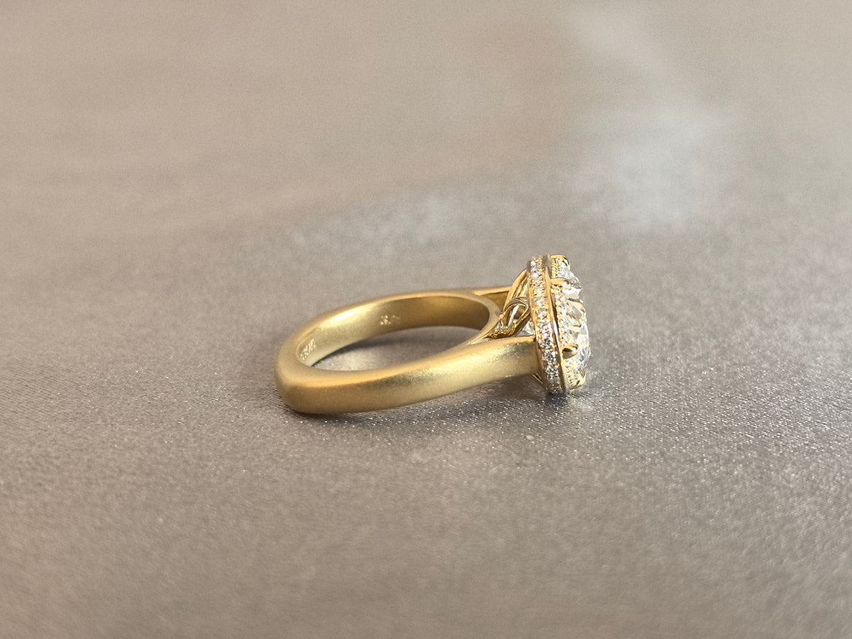 Juno Diamond OV-083 | Oval-Cut Lab-Grown Diamond 1-Stone Pavé Band Halo Ring