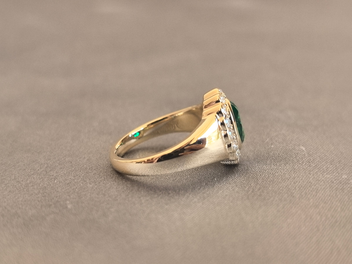 Juno Diamond OV-081 | Green Oval-Cut Lab-Grown Diamond 13-Stone Full Bezel Setting Halo Ring