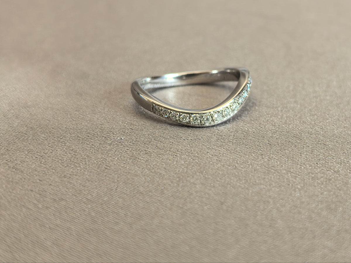 Juno Diamond PE-035 | Pear-Shaped Lab-Grown Diamond Ring With Curved Pavé Band