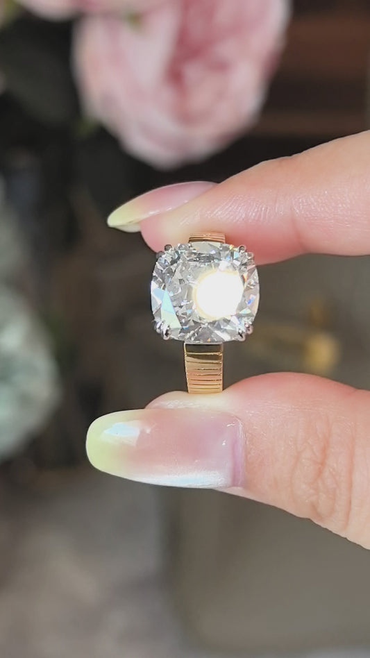 7-carat old mine cut, 24K gold band, 18K gold setting, combined together, giving a vintage and elegant feel